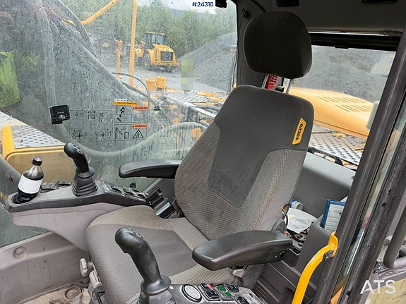 Volvo EC240CL Gravemaskin m/tannskuffe 29 of 30