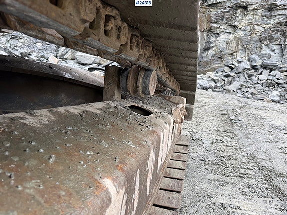Volvo EC240CL Gravemaskin m/tannskuffe 21 of 30