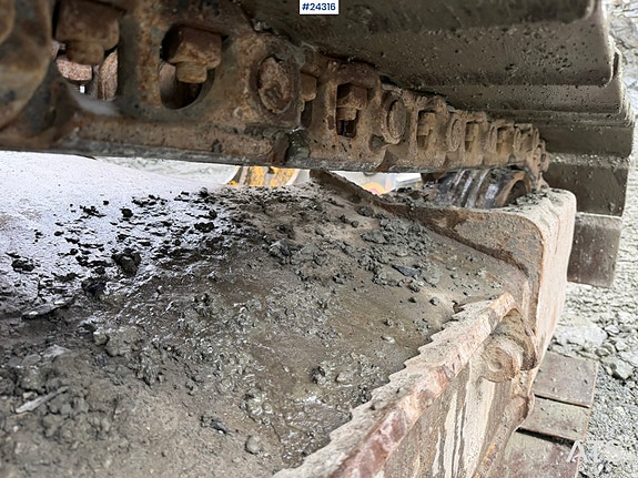 Volvo EC240CL Gravemaskin m/tannskuffe 23 of 30