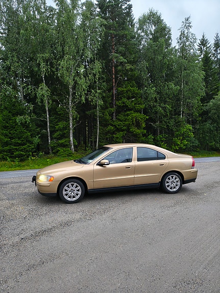 Volvo S60 2 of 15