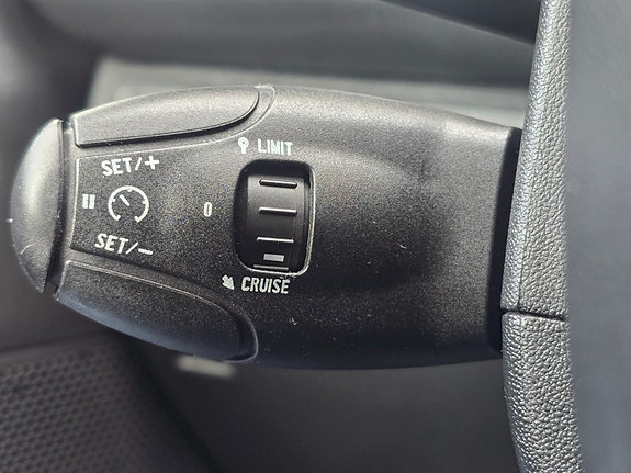 Peugeot 208 23 of 30