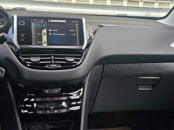 Peugeot 208 26 of 30