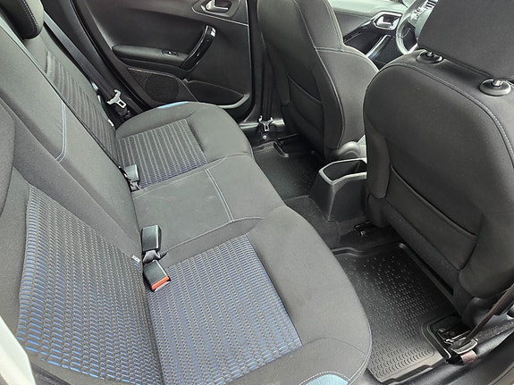 Peugeot 208 16 of 30