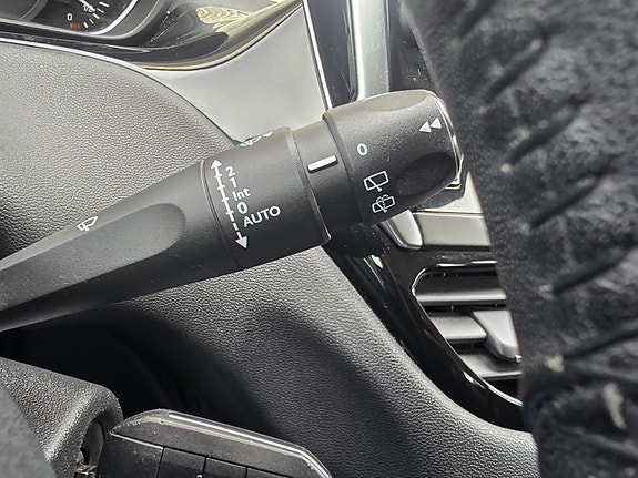 Peugeot 208 24 of 30