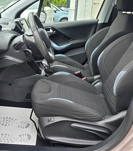 Peugeot 208 12 of 30