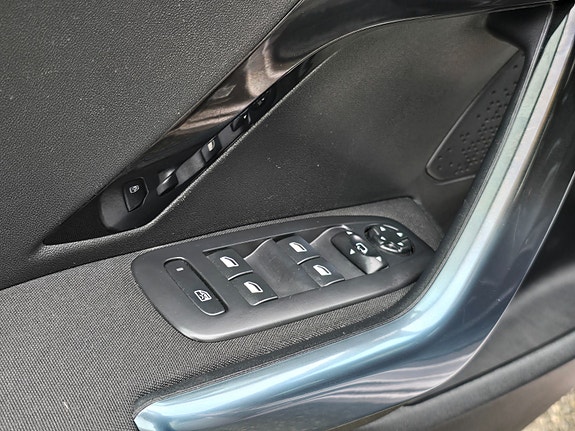 Peugeot 208 18 of 30