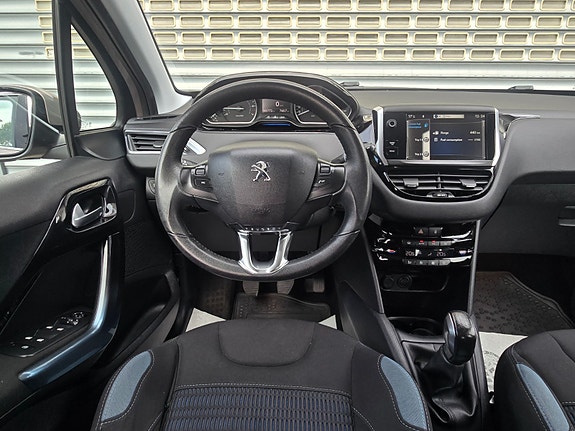 Peugeot 208 2 of 30