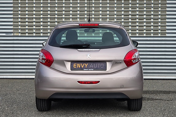 Peugeot 208 8 of 30