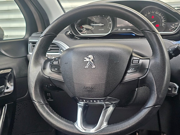 Peugeot 208 19 of 30