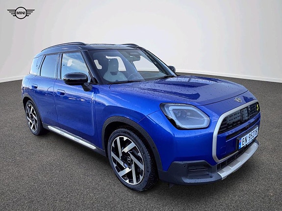MINI Countryman SE 3 of 13