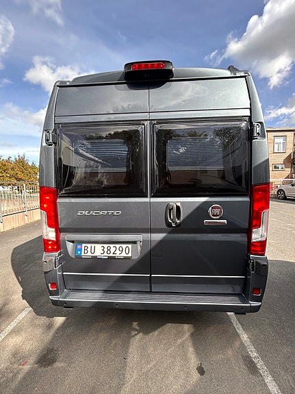 Carthago Malibu Van 640LE Rb Gt Charming 2-roms. Oppgradert VB-fjærer/Koni, Bilstein-dempere/Litium 600ah/Truma Combi D6 E dieslvarmer. 7 of 30