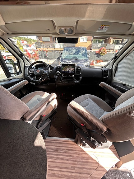 Carthago Malibu Van 640LE Rb Gt Charming 2-roms. Oppgradert VB-fjærer/Koni, Bilstein-dempere/Litium 600ah/Truma Combi D6 E dieslvarmer. 20 of 30