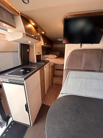 Carthago Malibu Van 640LE Rb Gt Charming 2-roms. Oppgradert VB-fjærer/Koni, Bilstein-dempere/Litium 600ah/Truma Combi D6 E dieslvarmer. 24 of 30