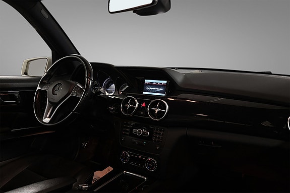 Mercedes-Benz GLK220 9 of 12