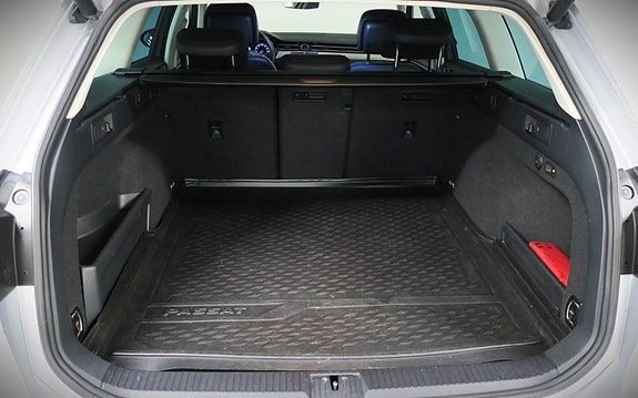 Volkswagen Passat Alltrack 8 of 16