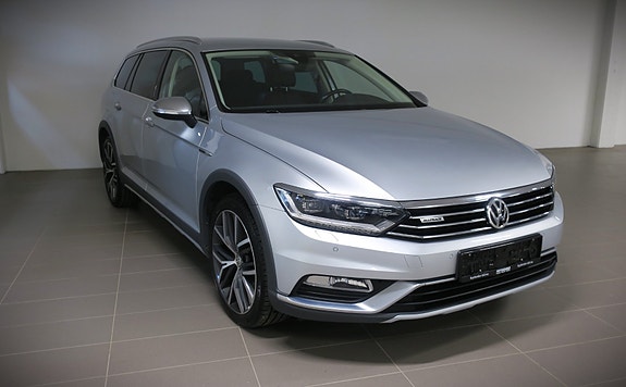 Volkswagen Passat Alltrack 5 of 16
