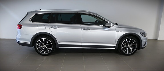 Volkswagen Passat Alltrack 3 of 16