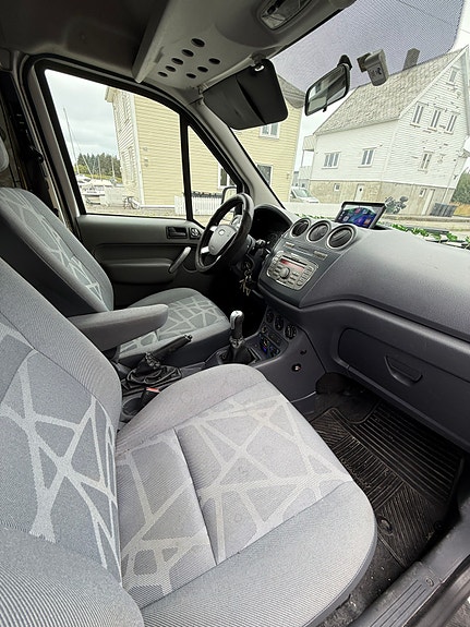 Ford Transit Connect 12 of 17