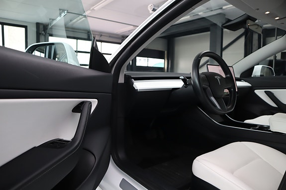 Tesla Model 3 22 of 30