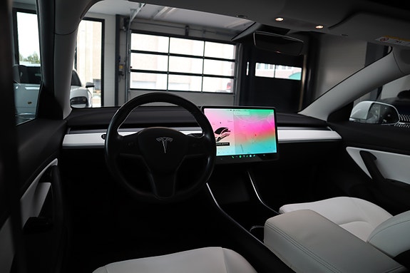 Tesla Model 3 20 of 30