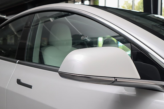 Tesla Model 3 4 of 30