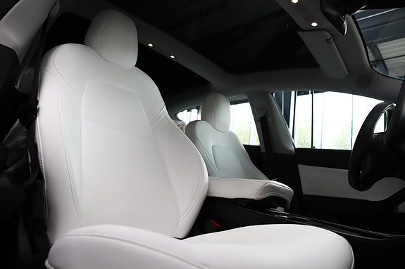 Tesla Model 3 18 of 30