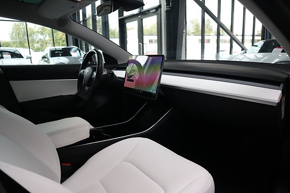Tesla Model 3 17 of 30