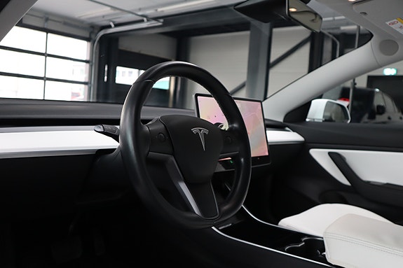 Tesla Model 3 23 of 30