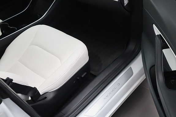 Tesla Model 3 15 of 30