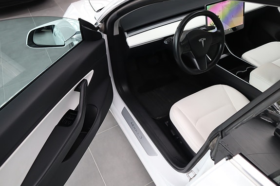 Tesla Model 3 21 of 30