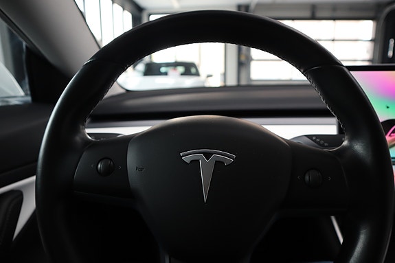 Tesla Model 3 24 of 30