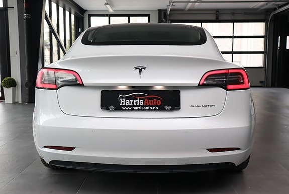 Tesla Model 3 11 of 30