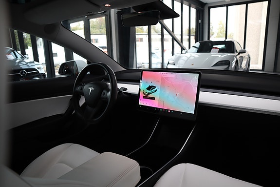 Tesla Model 3 19 of 30