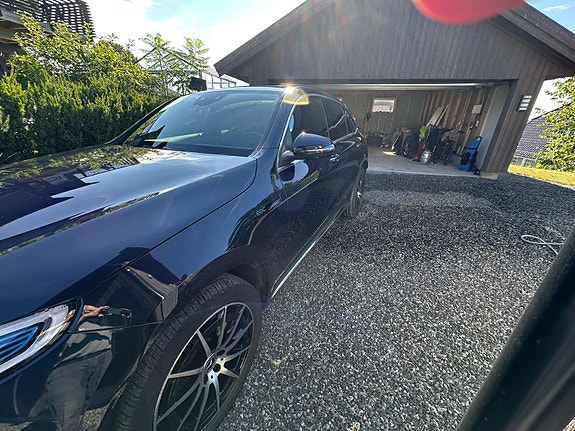 Mercedes-Benz EQC400 5 of 23
