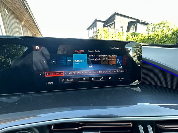 Mercedes-Benz EQC400 12 of 23
