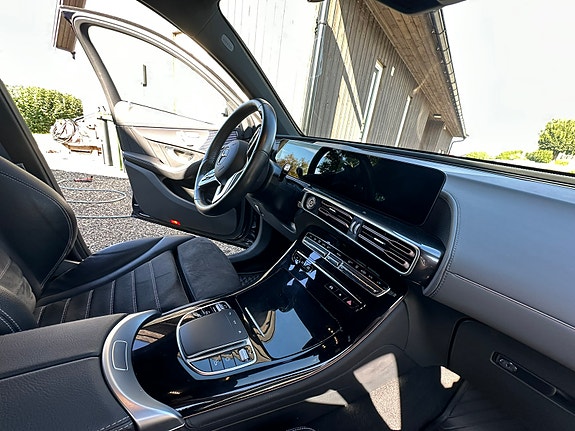 Mercedes-Benz EQC400 9 of 23