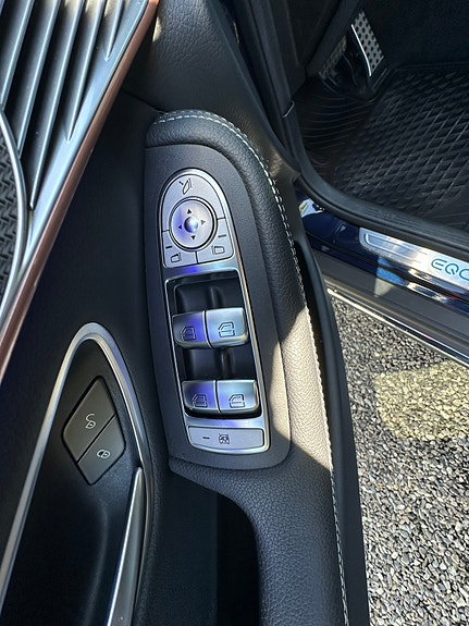 Mercedes-Benz EQC400 17 of 23