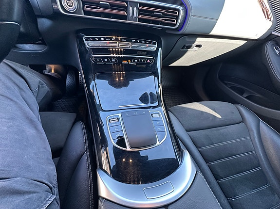 Mercedes-Benz EQC400 16 of 23