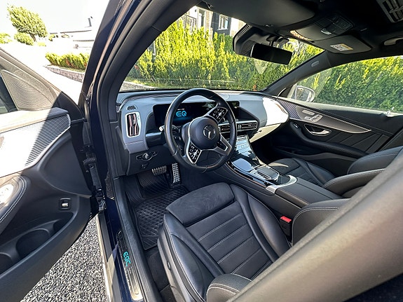 Mercedes-Benz EQC400 8 of 23