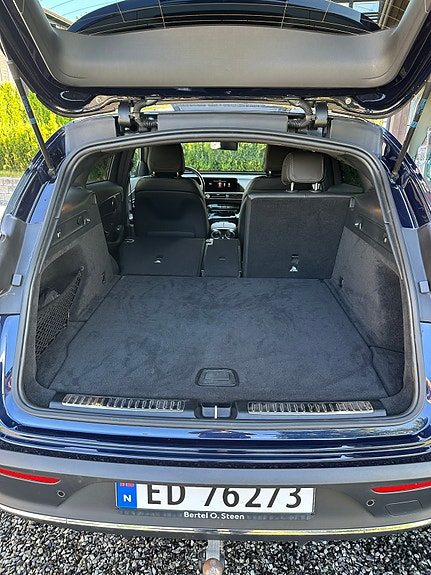 Mercedes-Benz EQC400 22 of 23