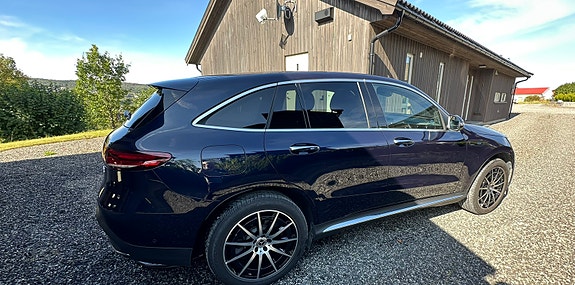 Mercedes-Benz EQC400 2 of 23