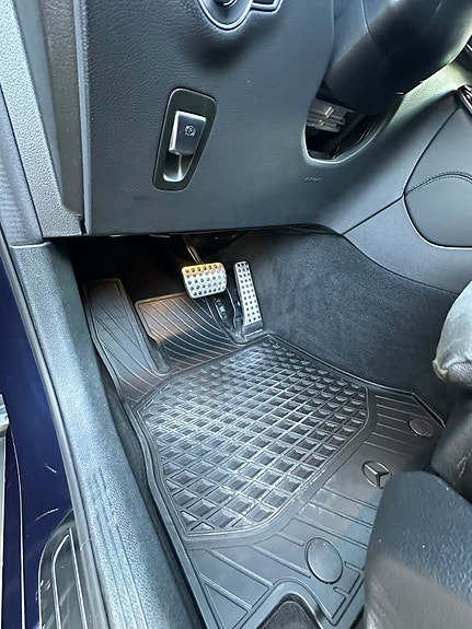 Mercedes-Benz EQC400 19 of 23