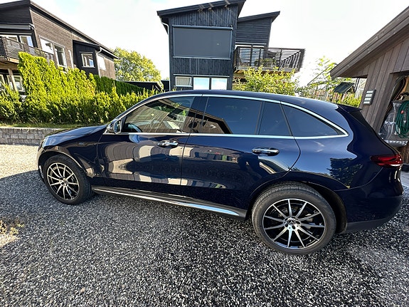 Mercedes-Benz EQC400 20 of 23