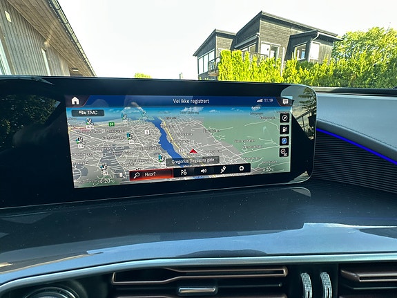 Mercedes-Benz EQC400 13 of 23