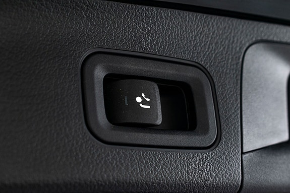 Mercedes-Benz EQA300 7 of 22