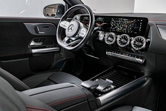 Mercedes-Benz EQA300 22 of 22
