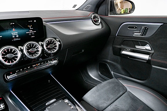 Mercedes-Benz EQA300 14 of 22