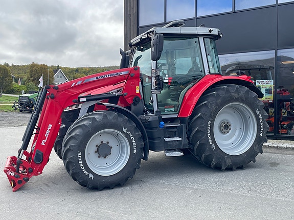 Massey Ferguson 5S.145 Dyna 4 Exclusive 2 of 28