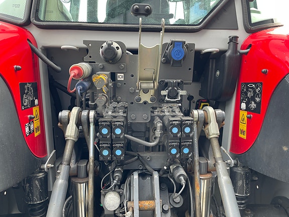 Massey Ferguson 5S.145 Dyna 4 Exclusive 7 of 28