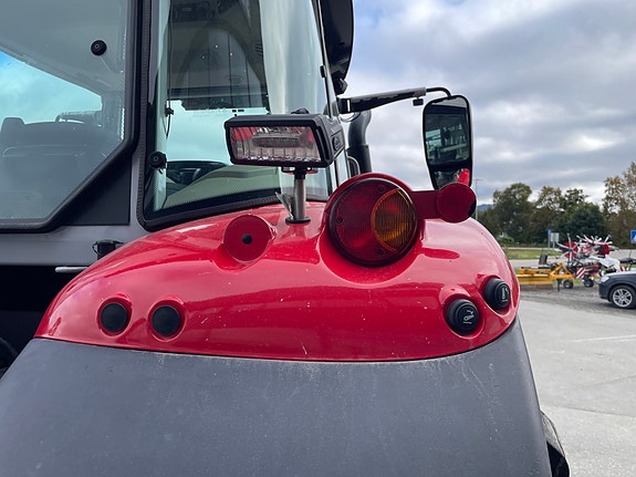 Massey Ferguson 5S.145 Dyna 4 Exclusive 8 of 28